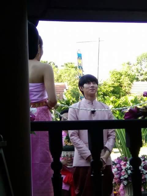 Bbxaaa_choi's tweet photo. ไอดอลเกาหลีคิมฮีชอลแห่ขันหมากไปขอนักแสดงสาวชาวจีนที่จังหวัดเชียงใหม่ ประเทศไทย55555555555 พีคยิ่งกว่างานสานสัมพันธ์ระหว่างประเทศ https://t.co/7oPoJbC43q
