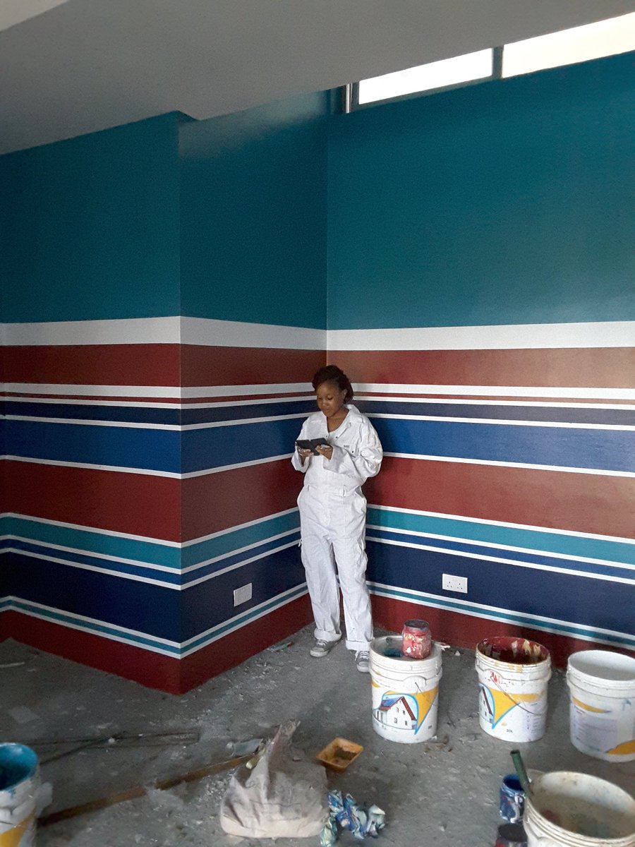 blessberrie's tweet photo. Oh wow! So nice @LadyPainterNG: My name is Joy Onyekwelu,  I am a Lady Painter https://t.co/VT75IL22x0"
