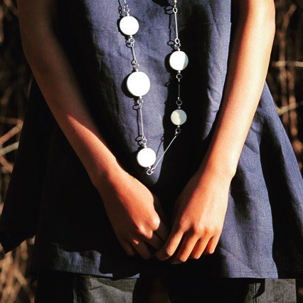Mambu_Design's tweet image. Oh so stylish, this ostrich egg piece is exquisite! Worn here with our linen Japanese top. This combination is definitely a winner!
#style