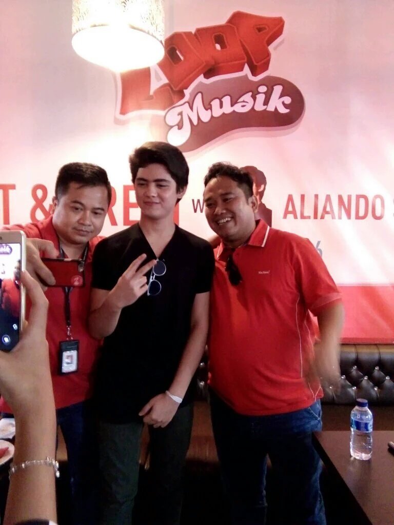 OnlyALICIOUS_'s tweet image. Peace ✌💖 #Aliando4Jambi