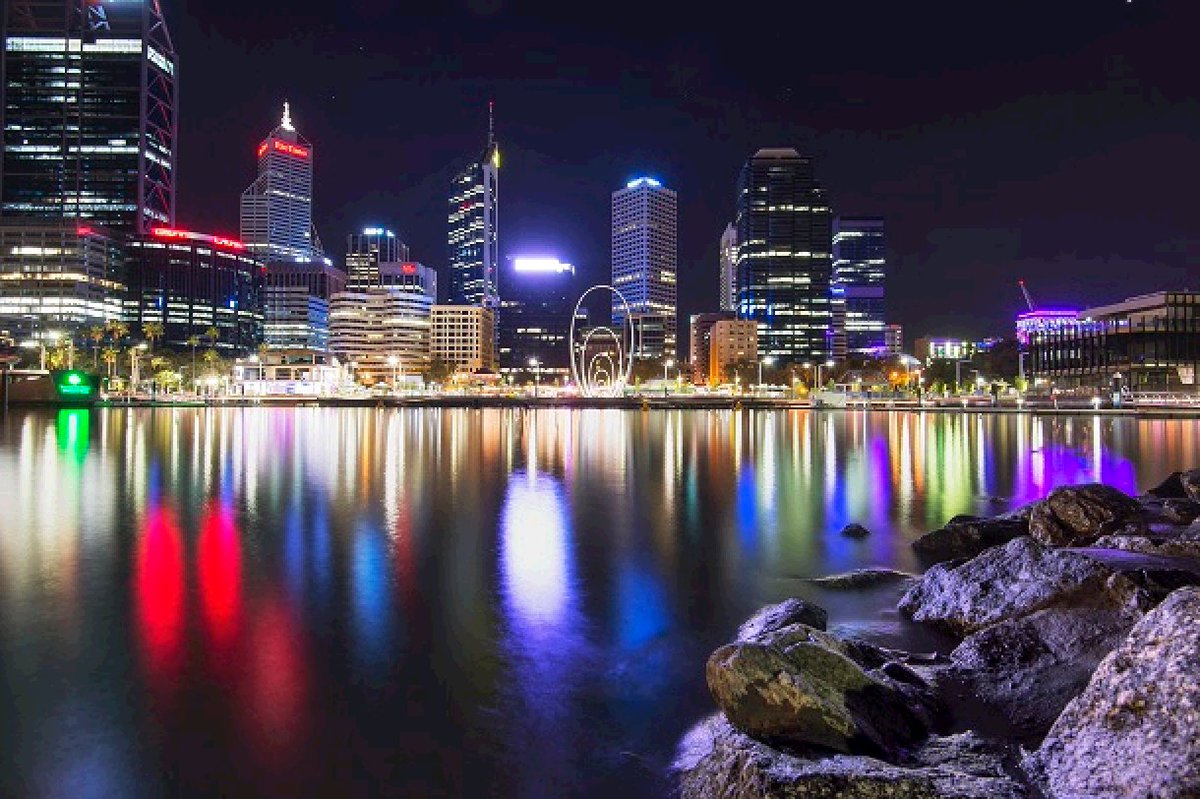 unisportAU's tweet image. Take a selfie at Kings Park, Elizabeth Quay or Northbridge Piazza. #playunigames and #perth to win some great #playunigames prize packs.