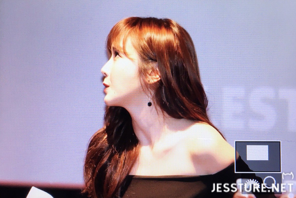 [PIC][28-09-2016]Jessica tham dự buổi Fansign cho thương hiệu "J.ESTINA RED" vào chiều nay CtbbDJoW8AARmIK