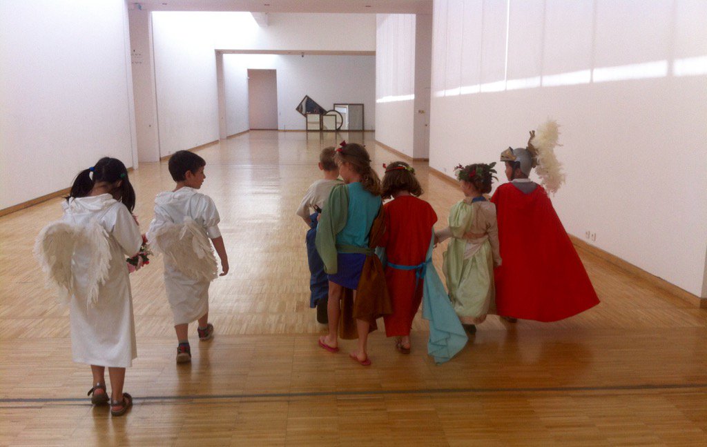 museedegrenoble's tweet photo. J-7 Tenez-vous prêt, les  ateliers du mercredi reprennent bientôt ! Et cette année, on commence par se déguiser 👑 https://t.co/8bgiYoqsGv