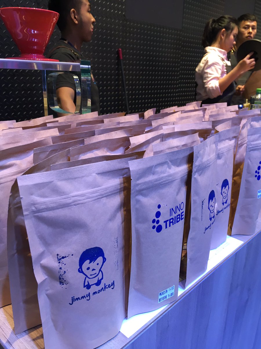JimmyMonkeyCafe's tweet photo. Roll up, roll up...the baggies are HERE!!! #innotribe #sibos #jimmymonkey https://t.co/FXTbctcYAK