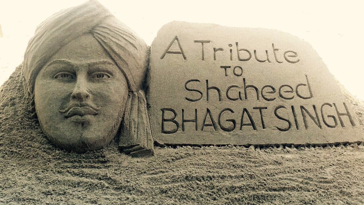 timesofindia's tweet photo. Sand artist @sudarsansand pays tribute to #ShaheedBhagatSingh https://t.co/uGfCnOqfXk