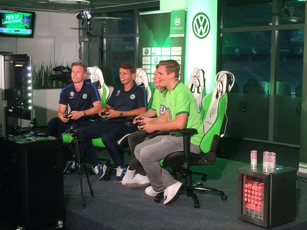 DennisKOfficial's tweet image. Geiles Event gewesen mit super Leuten und vertraute Partner getroffen 😊 @SteelSeriesDE @effect_de #Wolfsburg #Event #FIFA17  #EA