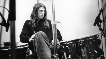 NirvanaFansUK's tweet photo. Dave Grohl, a 26 años de - Quarter Rock Press https://t.co/wBsUMLB2nl #Nirvana https://t.co/EQ6HkwDh9R