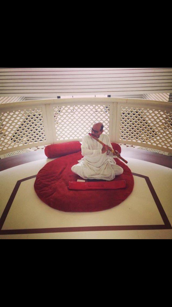 oshin_mitra's tweet photo. As da sun rises, da flutist plays magical melodies 2 gyv guests a prfect strt 2 thr day. @OberoiGroup #OberoiDirect https://t.co/bM4G3eTDjm