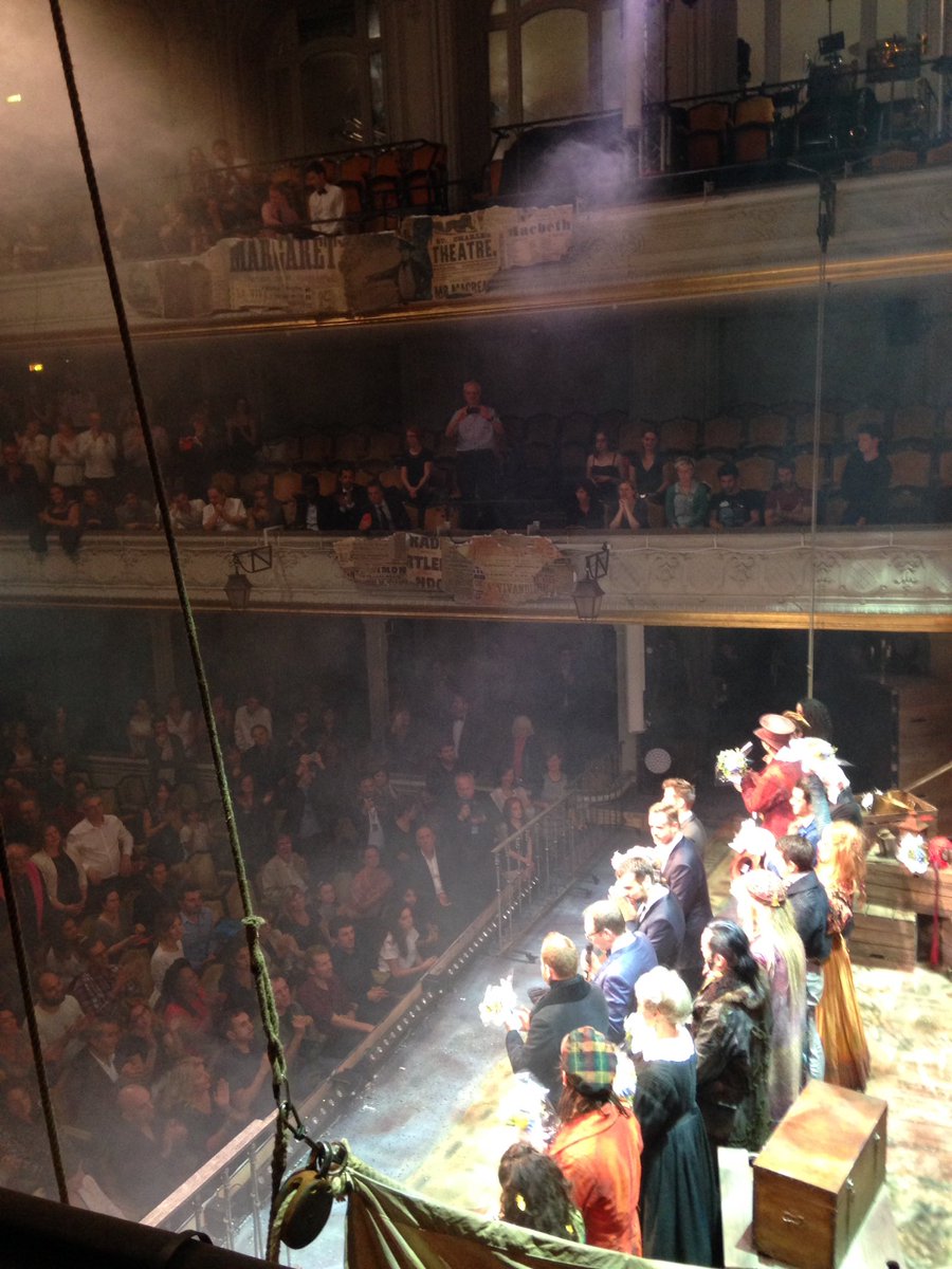 #Magnifique <a href="/OliverTwist_Off/">Oliver Twist le Musical</a> #olivertwistlemusical Bravo à tous pour ce très beau #spectacle, à aller voir d'urgence! #paris8 #sallegaveau