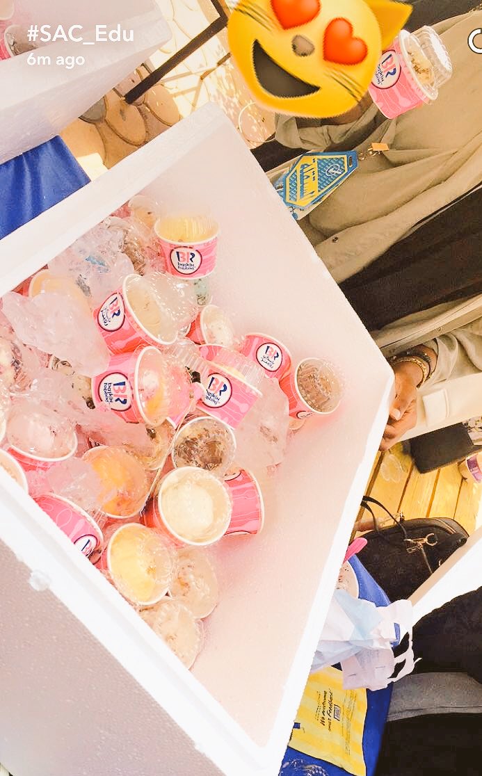 أسماء tweet media