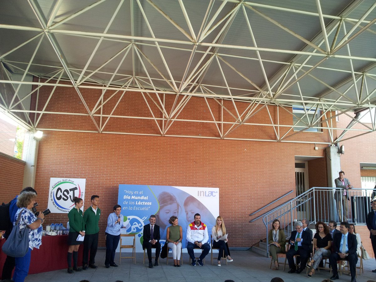 adriasen_'s tweet image. @Calidad_Pascual presente junto a #INLAC y el @magramagob en el acto de celebración del Día Mundial Lácteo en la Escuela #DMLE