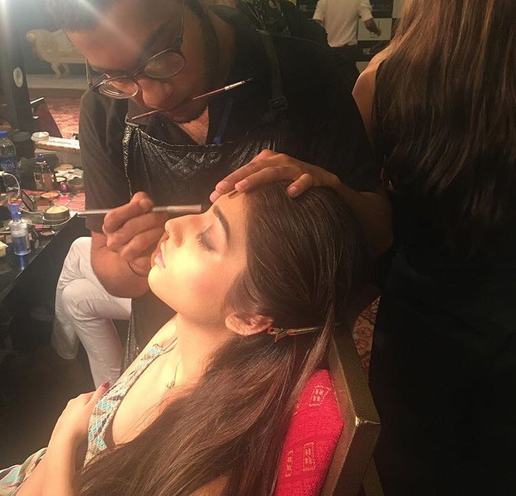 DestinationsPk's tweet photo. Getting dolled up for the show! @SabeekaImam #plbw2016 #travelistapk #dtravelista #roadtoplbw16 https://t.co/drCbUbQnWH