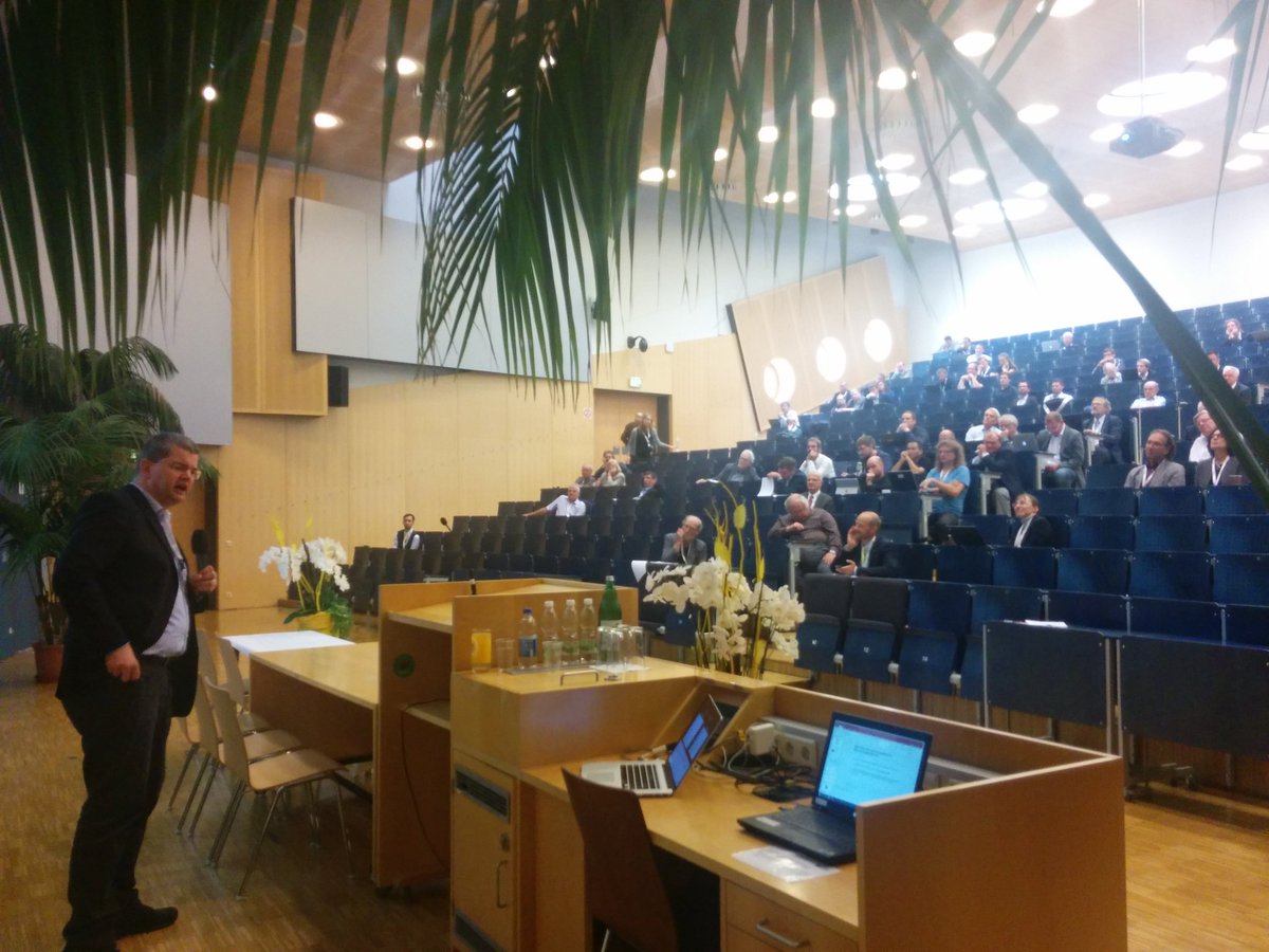 Informatik_2016's tweet image. Andreas Zeller in seiner Kenote am Tag der Informatik #informatik2016 #zeller