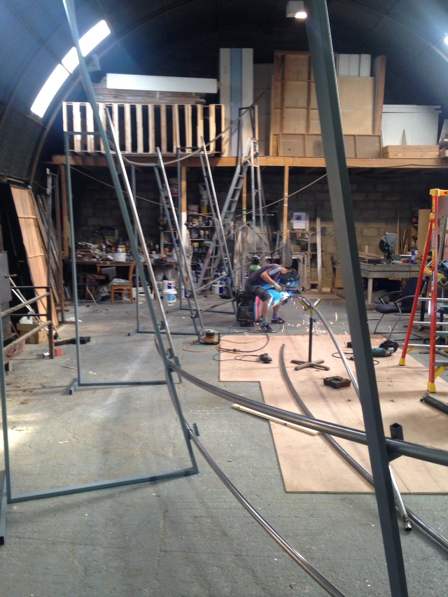 SpectrumWales's tweet photo. @ljcorrigan70 fabricating this years @BAFTACymru stage set. https://t.co/zj37dbHogb
