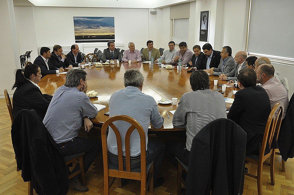 AlvearNoticias's tweet photo. Préstamos de Anses a municipios https://t.co/dBpExzP5Yv https://t.co/B56pACFz1C