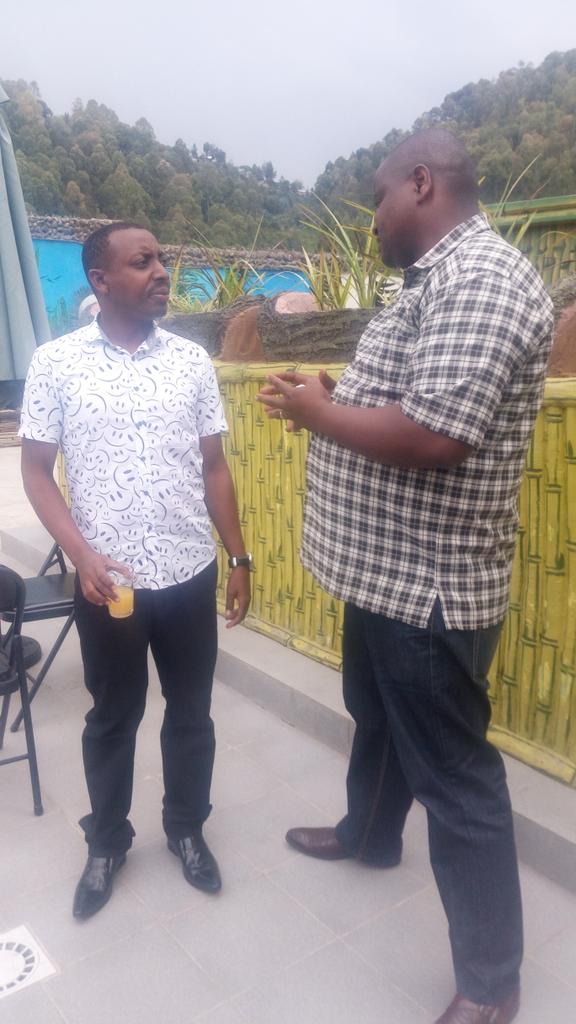 tuverwundi's tweet photo. Il est réellement difficile de pratiquer le journalisme en étant en exil.Mienne les peines de nos collègues Burundais rencontrés à Gisenyi https://t.co/25y109P7lD