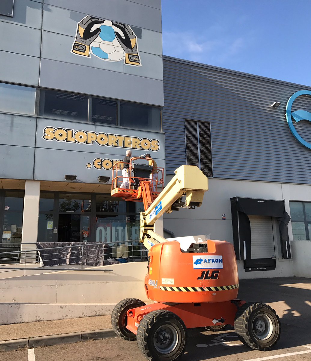 Algo está cambiando en nuestra sede central de <a href="/futbolemotion/">Fútbol Emotion</a> en Zaragoza #soloporterosahoraesfutbolemotion