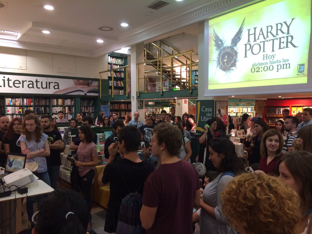 Hogwartssite's tweet image. Hoy es un día histórico. 19 años después, Harry Potter vuelve a las librerías con "Harry Potter y el legado maldito".