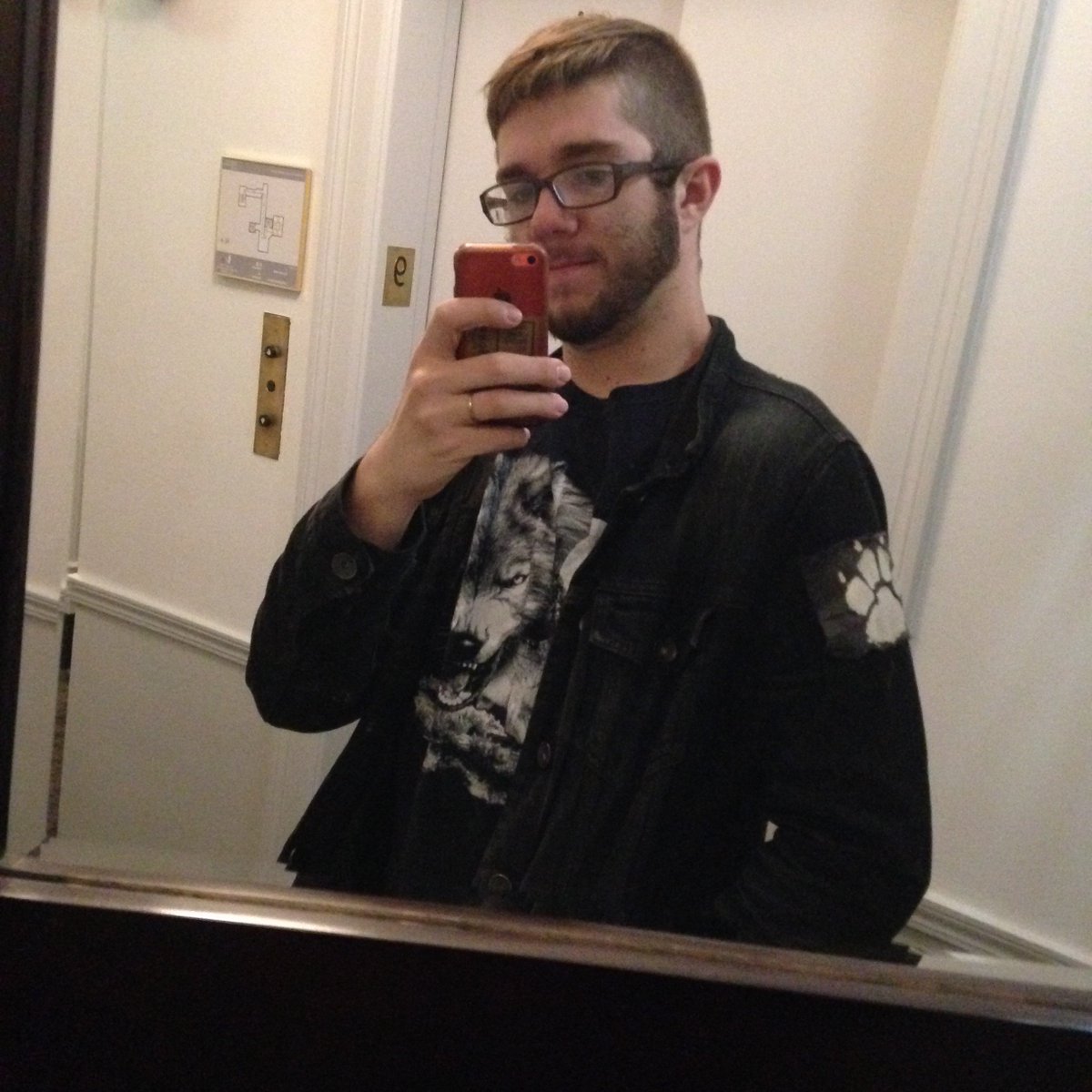 oitnily's tweet photo. @oitnily I just wish it were easier to show off the moon phases patch on the back https://t.co/fuKsb9RzX8