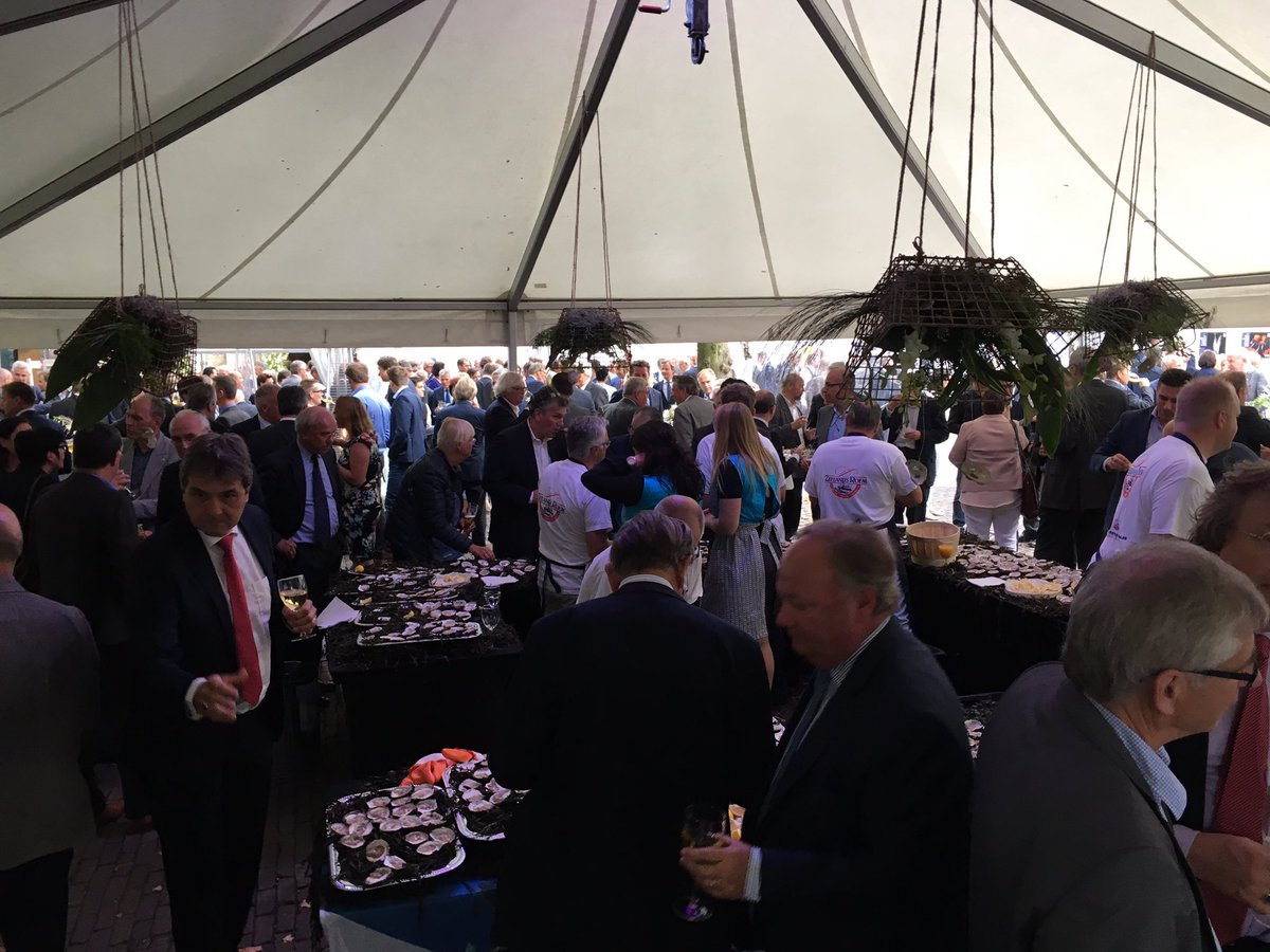 Het netwerkgedeelte is in volle gang! #Oesterpartij