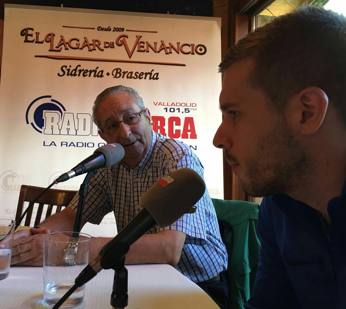 MARCA VALLADOLID (@marcavalladolid) on Twitter photo #DMValladolid de hoy con <a href="/NachoGonza10/">Nacho González Diez</a> (<a href="/atlvalladolid/">Recoletas Atlético Valladolid</a>) y tertu <a href="/jtorres_gomez/">Javier Torres</a> + <a href="/AlfChloe/">Alfonso Niño</a> + <a href="/ramiro_pucela/">Ramiro Sanz</a>
ivoox.com/28-9-2016-dire… #DMValladolid de hoy con <a href="/NachoGonza10/">Nacho González Diez</a> (<a href="/atlvalladolid/">Recoletas Atlético Valladolid</a>) y tertu <a href="/jtorres_gomez/">Javier Torres</a> + <a href="/AlfChloe/">Alfonso Niño</a> + <a href="/ramiro_pucela/">Ramiro Sanz</a>
ivoox.com/28-9-2016-dire…