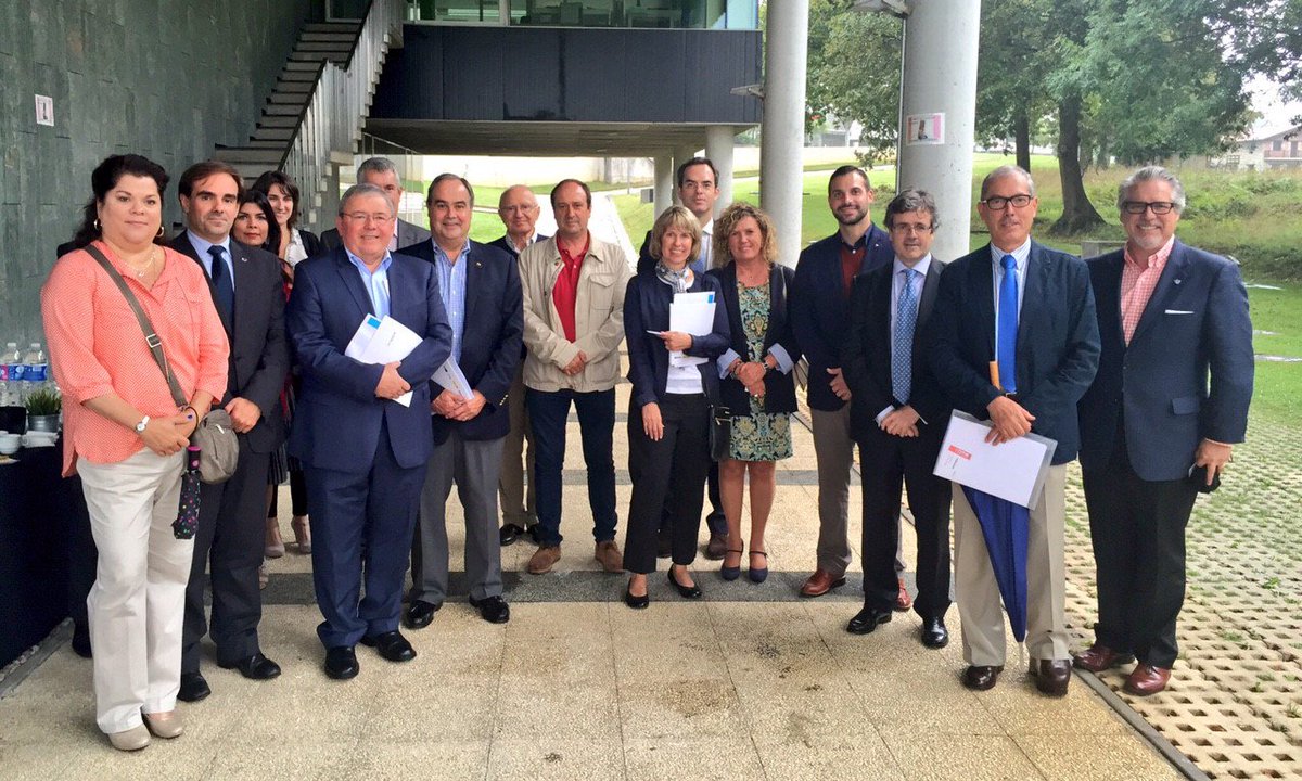 GoBigInTexas's tweet photo. The Gov's Office is proudly representing #Texas w/ @txhbi to promote #txbioscience opportunities @ #BioSpain2016. More to follow! #txlege https://t.co/aEs8NLiBZv