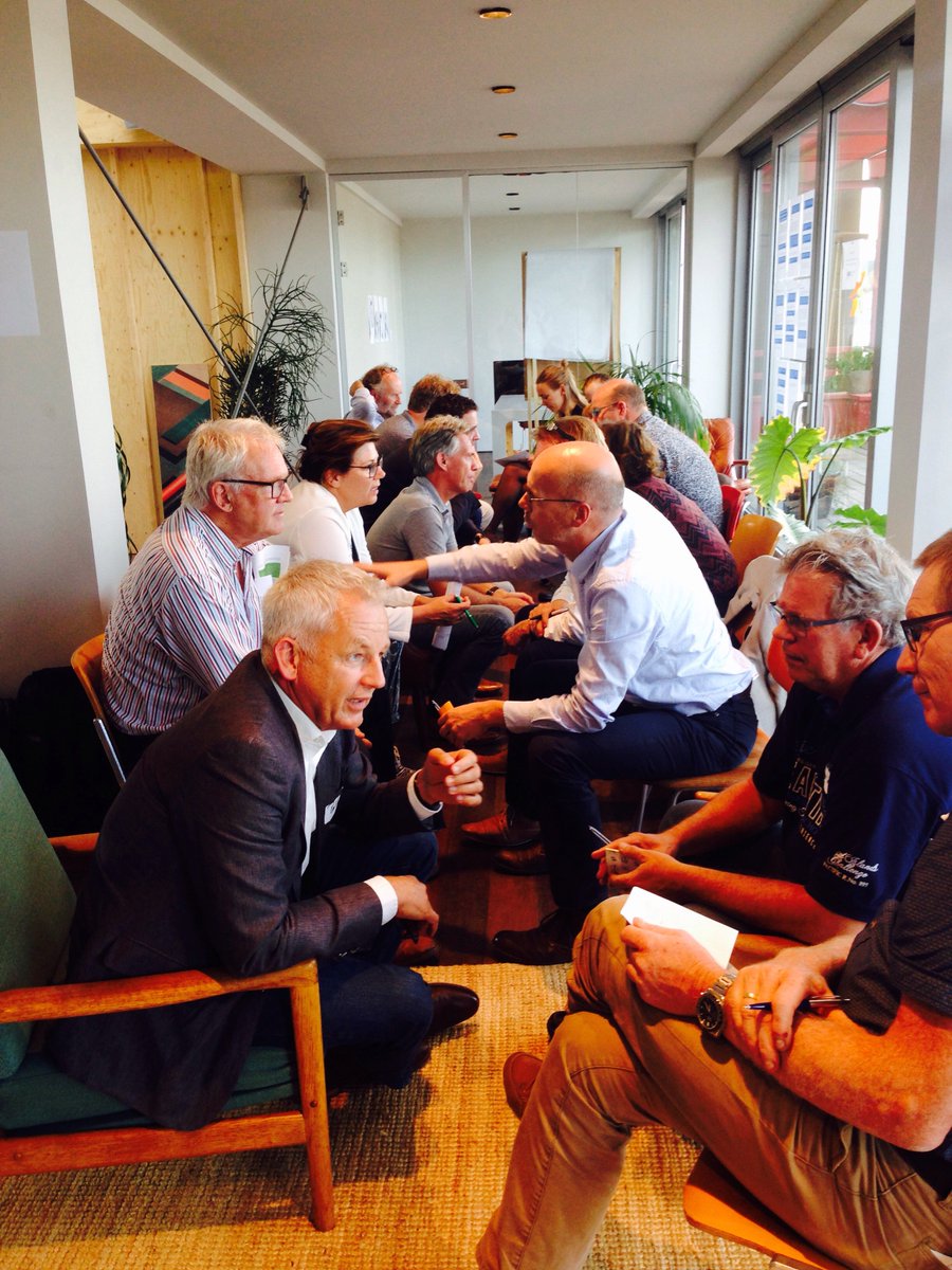 IIOnderwijs's tweet photo. Speeddaten, marktplaats voor onderwijsvernieuwing en prototypen tijdens IIO estafettebijeenkomst @SpringHouseAMS https://t.co/8oq3YcYy7R