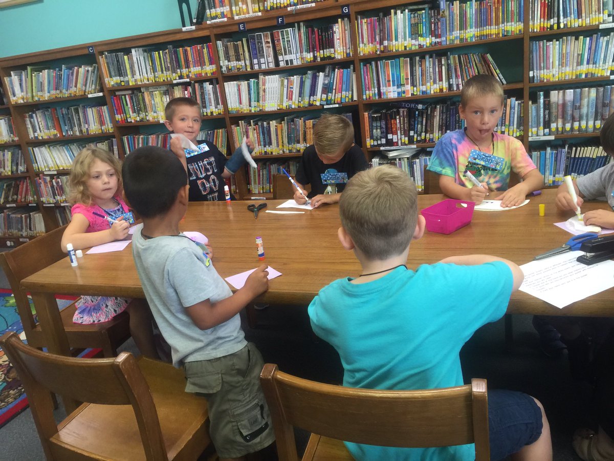 TatumMissy's tweet photo. Pocket making fun! @Woodleaf_Eagles @ELEM_Rowan @woodleaf_mc https://t.co/Onns1aKT13