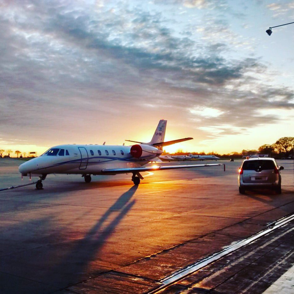 RoyalClass_Fly's tweet image. Amanecer en #Hangar #Aeroparque #RoyalClass