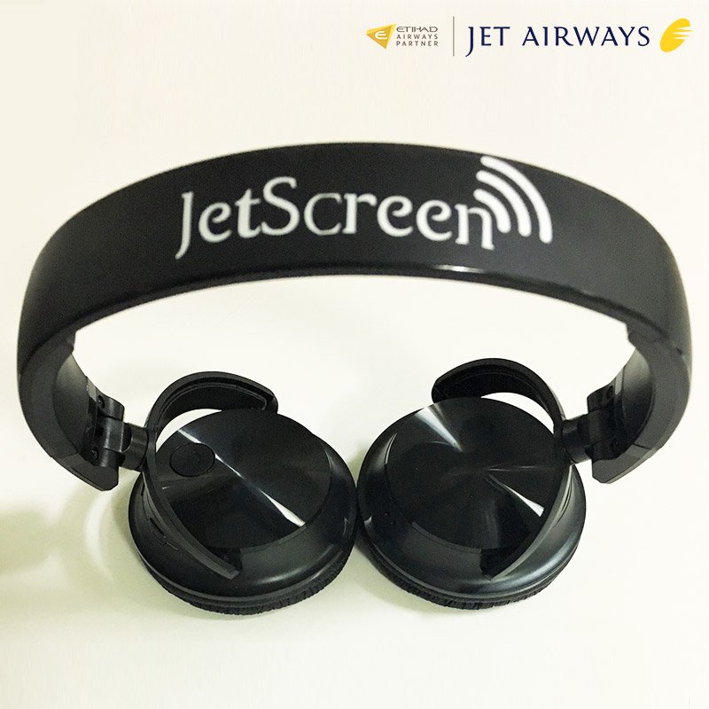 jetairways's tweet image. Love  👉  🎶  🎭?
Carry  👉  🎧
Enjoy #JetScreen on your own device, on flights within India.