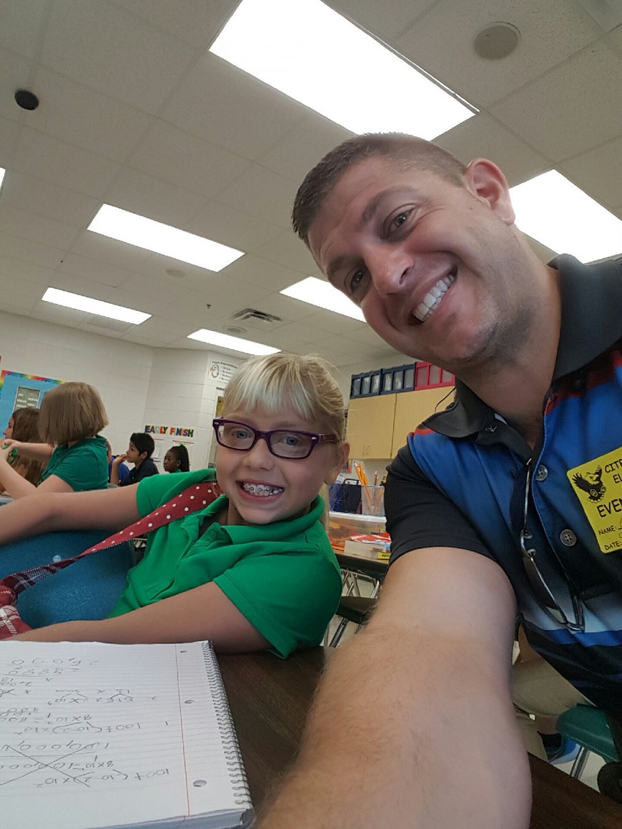 Mrs_Perrino's tweet image. Thank you @CitrusGrovevcs for a fun morning for both dads and kids! #FLDadsatSchoolDay #VCSIgnite