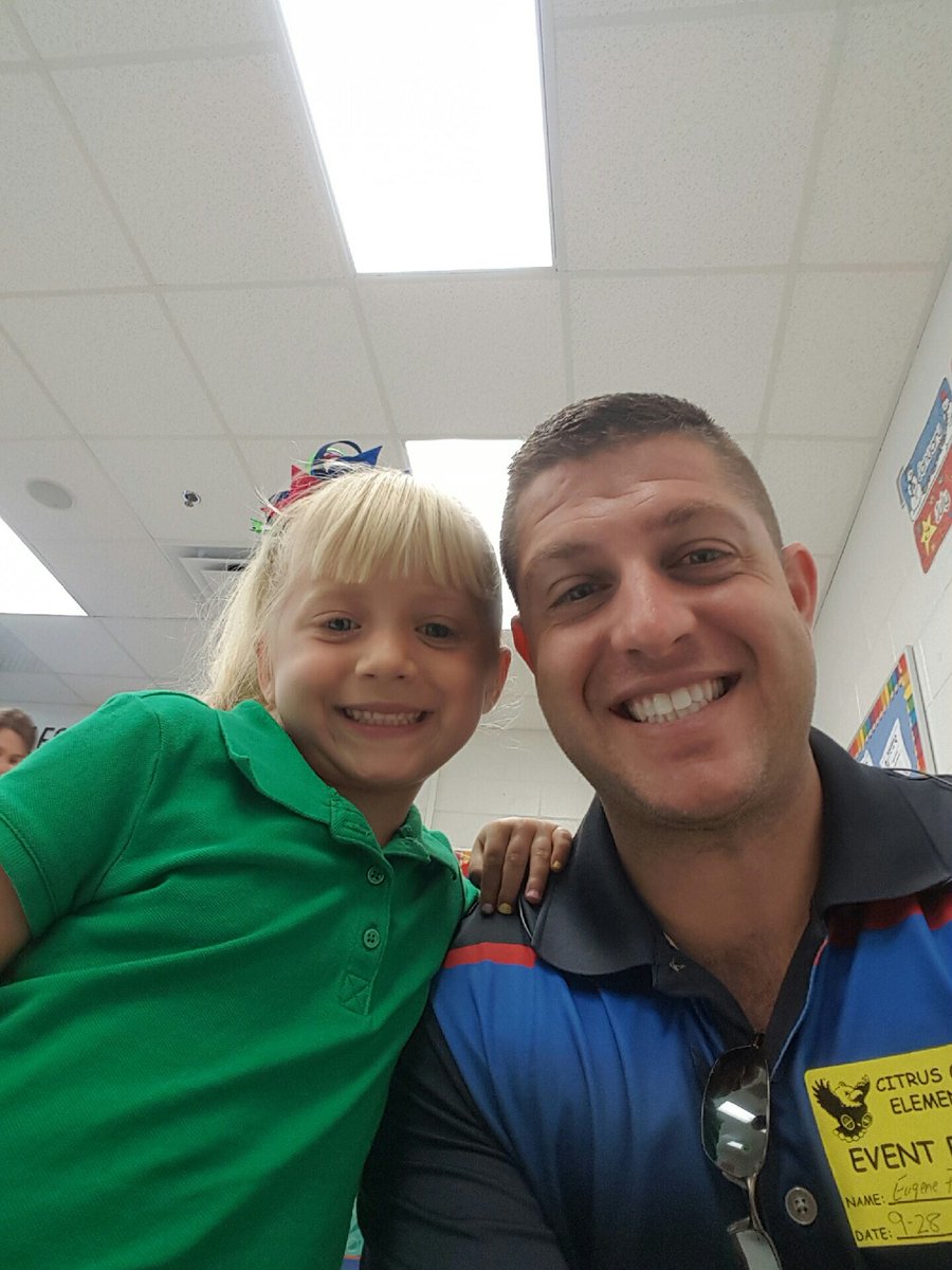 Mrs_Perrino's tweet image. Thank you @CitrusGrovevcs for a fun morning for both dads and kids! #FLDadsatSchoolDay #VCSIgnite