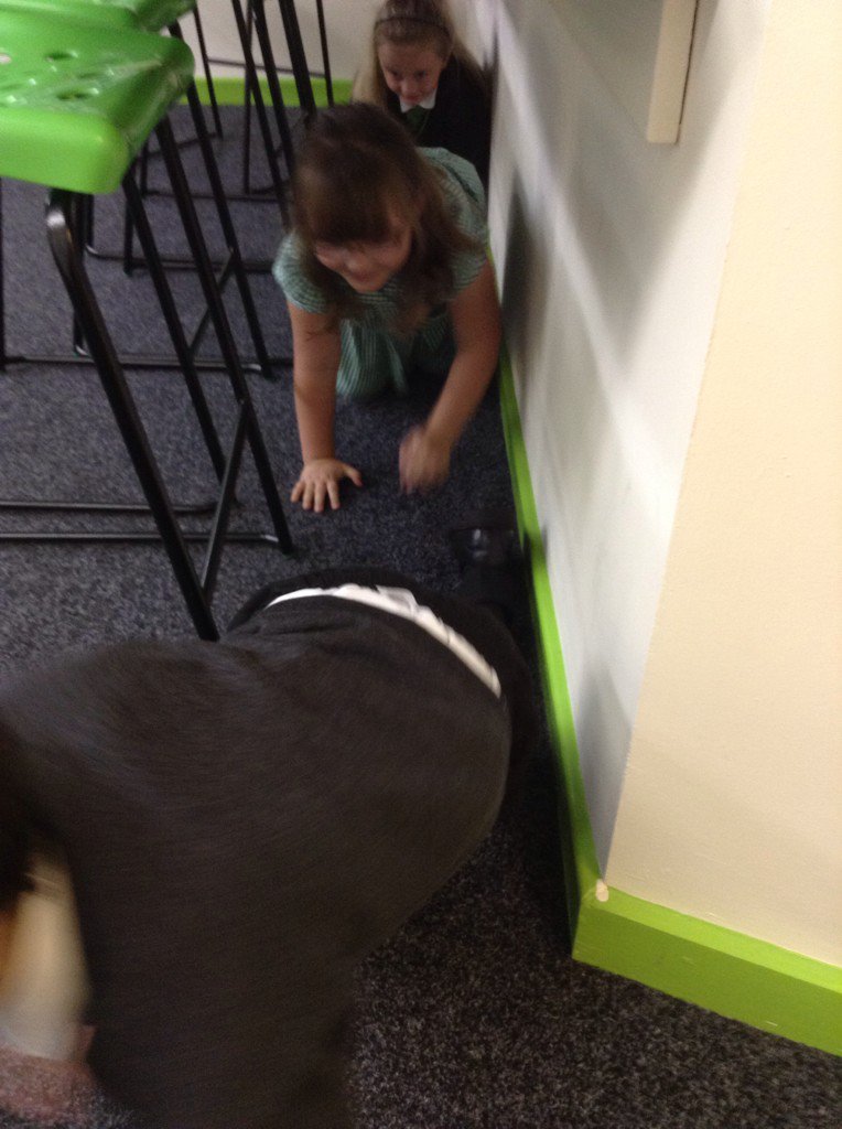 OnoFnlomce_net's tweet photo. How does it feel to crawl through a tunnel? #Englishstimuls #LRAY3 https://t.co/HL9pjbI20o