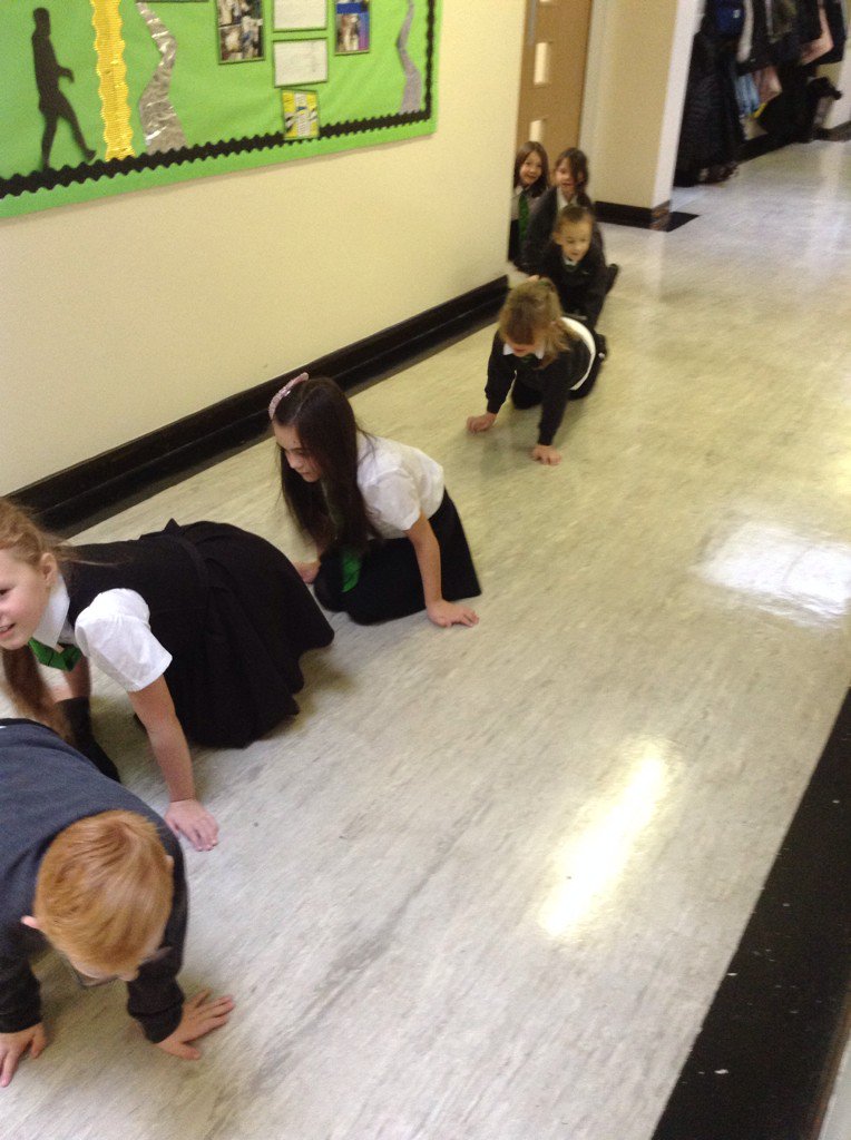 OnoFnlomce_net's tweet photo. How does it feel to crawl through a tunnel? #Englishstimuls #LRAY3 https://t.co/HL9pjbI20o