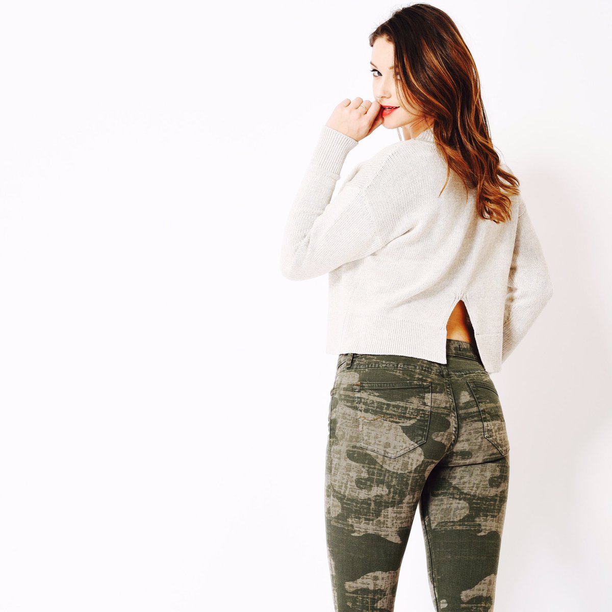 RedEngineJeans's tweet photo. a camou on #humpday Wednesday? Why not! ๐
#camouflage #fallcollection2016 #RedEngineJeans
โค๏ธ
#OOTD https://t.co/lrGcMhEGbM