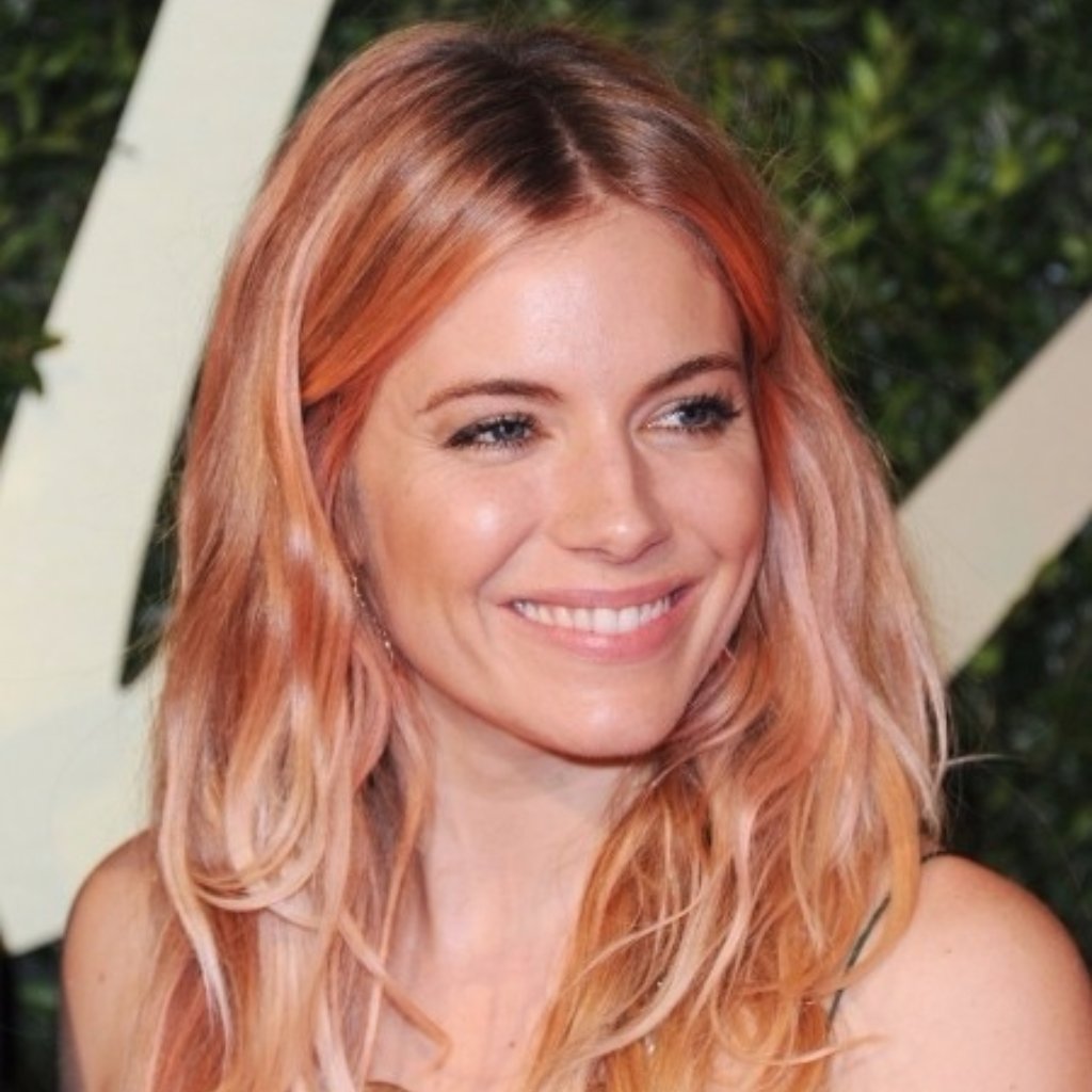 RedBeautyTeam's tweet photo. See the most iconic celebrity hair transformations of all time https://t.co/qfhPzif0ei https://t.co/Oouyb0fJWQ
