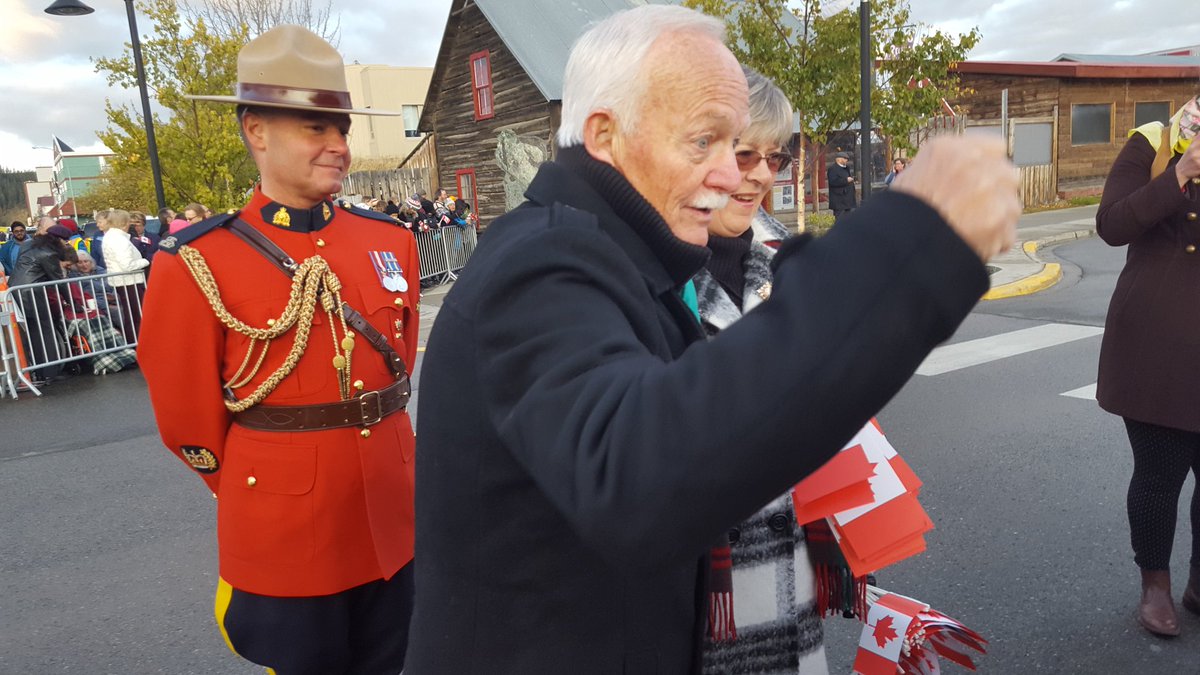 MakeIT_HQ's tweet photo. Yukon Commisioner Doug Phillips leading a warm up cheer @yukongov @TravelYukon #telegraphtotweet  #royaltelegraph #RoyalTourCanada https://t.co/LZmy7bzqxt