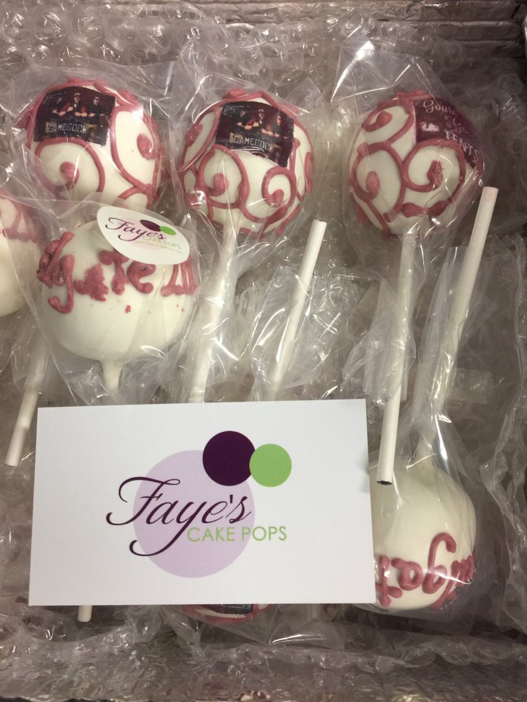 Gourmet_Gents's tweet photo. Look what just got delivered thanks to our friends at @fayescakepops!! An mix of awesome #CakePops for Saturday 👍🏼🐔🏈🍴 #Tailgate2016 https://t.co/aC242jwiwf