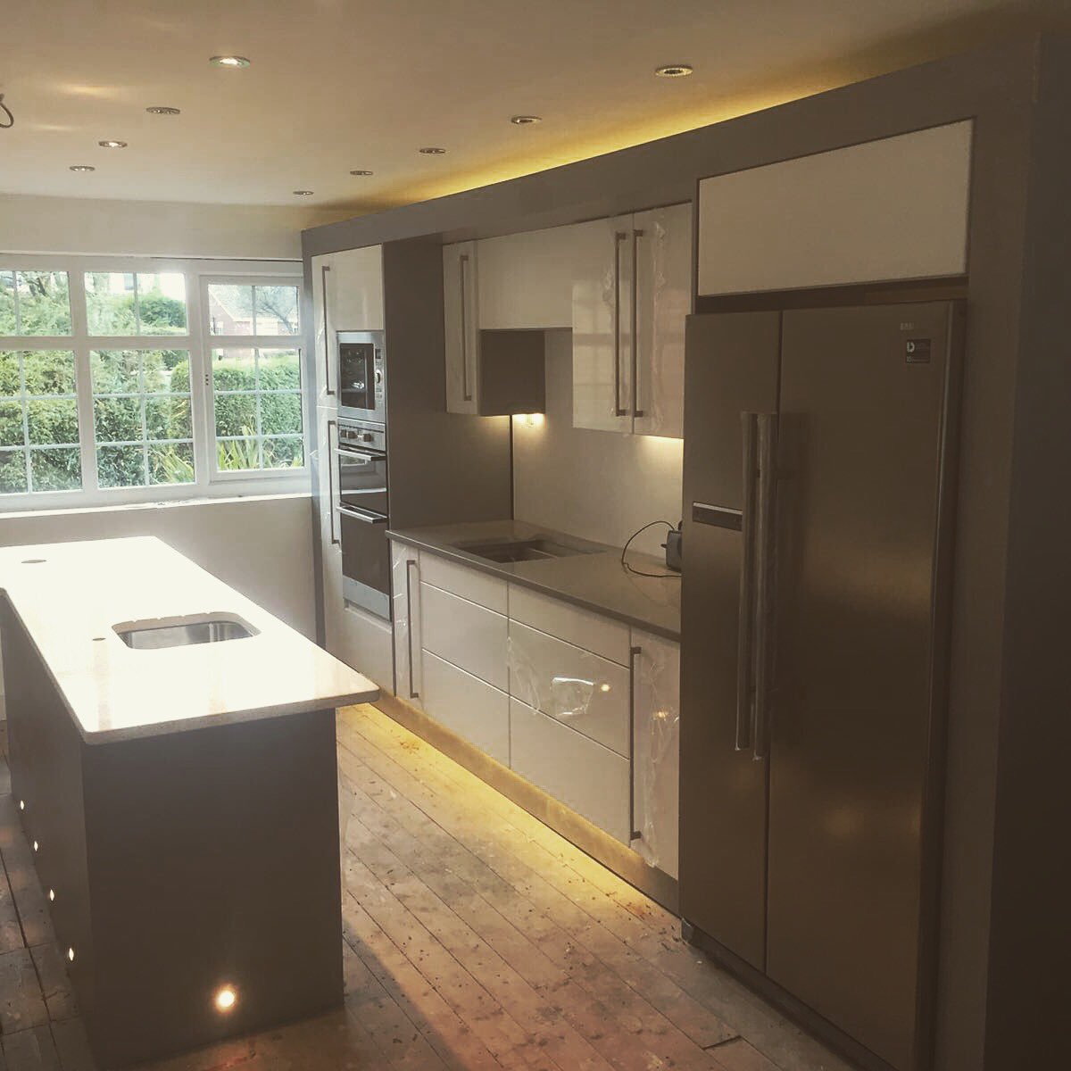 roytonbuilders's tweet photo. Kitchen design #funkyisland #lightsaboveunits #lookinggood https://t.co/Ah4l5Jthm5