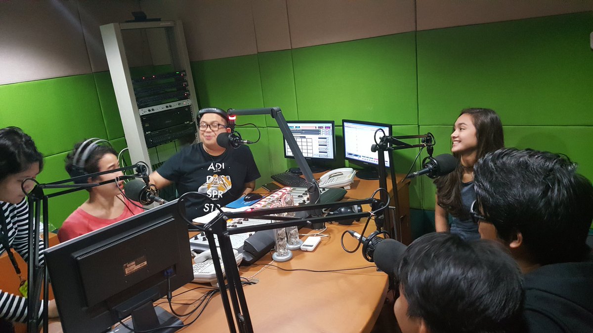 caitlinhald's tweet photo. Hari ini promo @AdaCintaDi_SMA di radio @987Genfm! Tayang minggu depan ya! 😊 https://t.co/KzS0gDWRfR