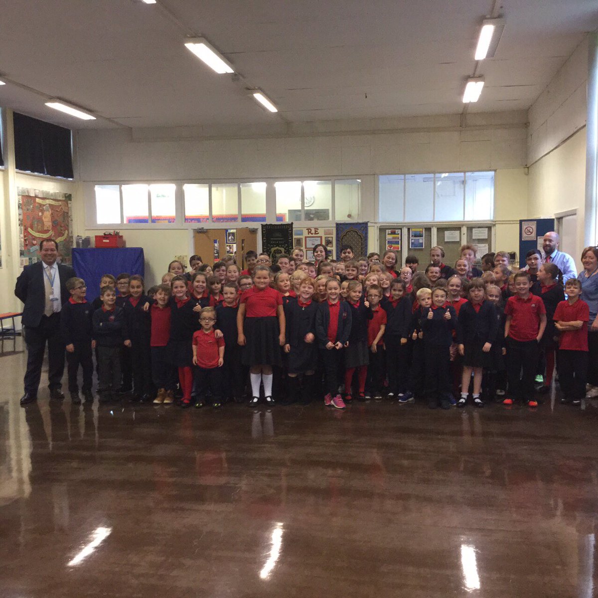 GeraldJonesLAB's tweet photo. Enjoyed visiting @UpperRhymney today. Great welcome &amp; really busy Q &amp; A with pupils. Talked about role of school council &amp; many other topics https://t.co/lZszeRhl7h