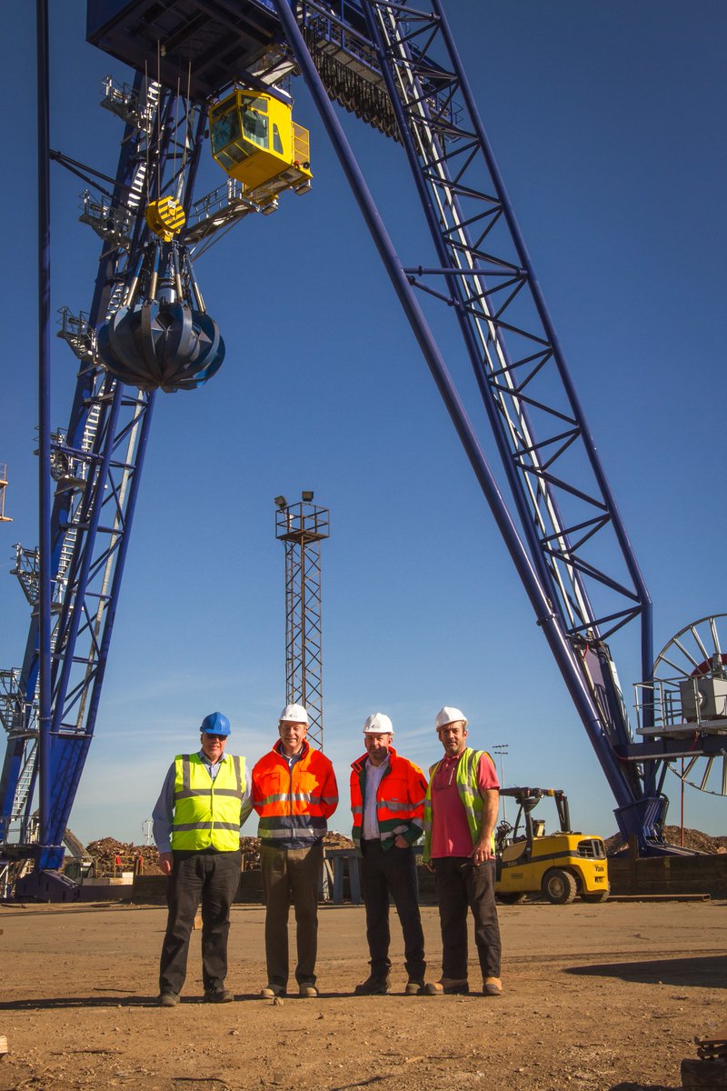#Happy faces during #handover of #BargeServer <a href="/EMR/">ｅｍｒ</a> <a href="/Tilburydocks/">ItsFastEddie</a> with <a href="/MarkReardon100/">mark reardon 🔶</a>. <a href="/PortTechnology/">Port Technology International (PTI)</a> <a href="/portstrategy/">Port Strategy</a> #tilbury #crane #scrap