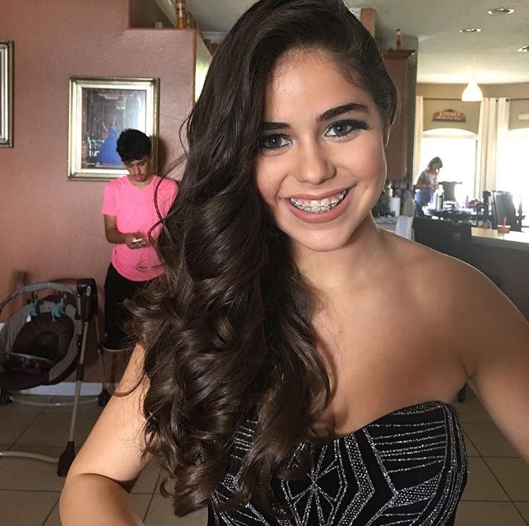 _bryannamariee's tweet photo. 👑👑Don't forget to vote Maryanne Hernandez for junior homecoming princess!!!!👑👑 https://t.co/tK3e0yomSr