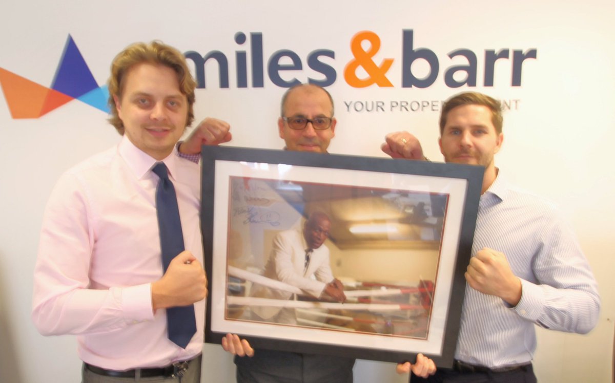 MilesAndBarrZB's tweet photo. Cheers @frankbrunoboxer for the signed picture, absolute Gent! 

@BoffaF1 @zacbuchan 

#PeoplesChamp https://t.co/xw0kmkcri0