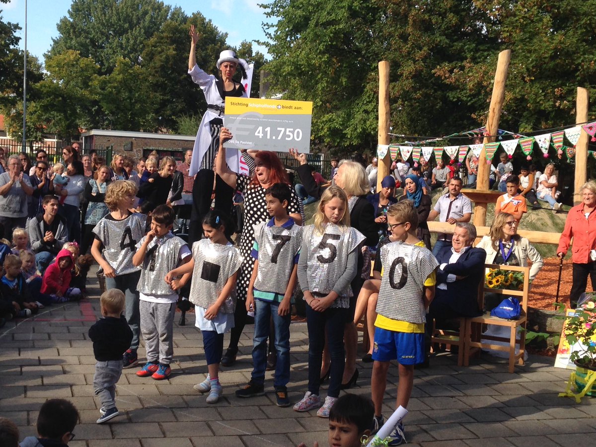 michielellens's tweet photo. Opening nieuwe schoolplein #depoolster met dank aan @schipholfonds en @noord020: mooie prestatie! @ilovenoord https://t.co/WG36UCpm60