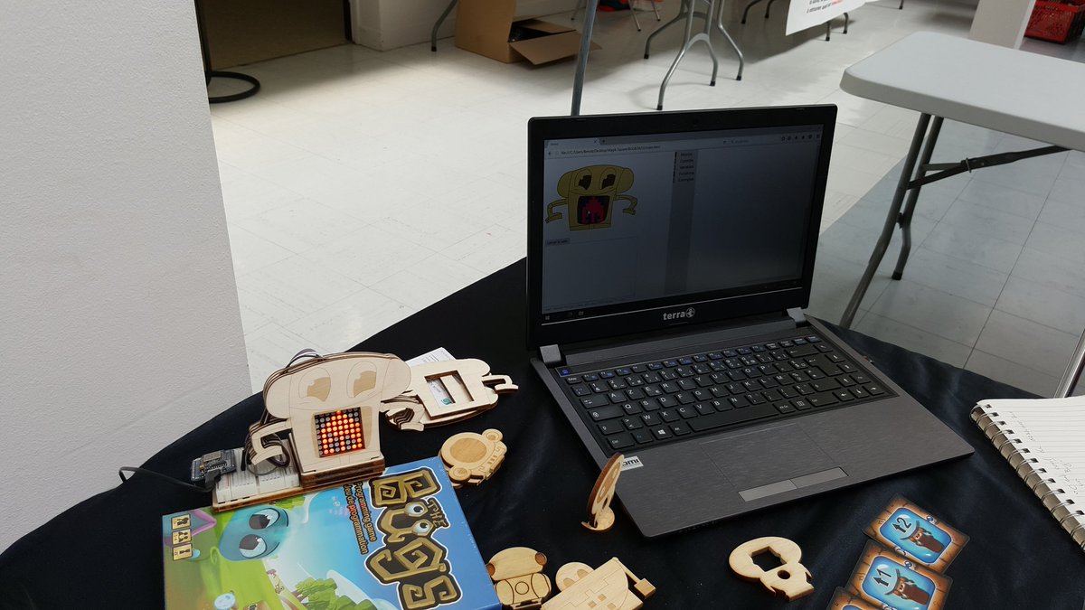 Magik_Square's tweet image. @Canope_63 Lylian 8 ans:"C'est cool de dessiner sur unBug!" #Thebugs #BugBox