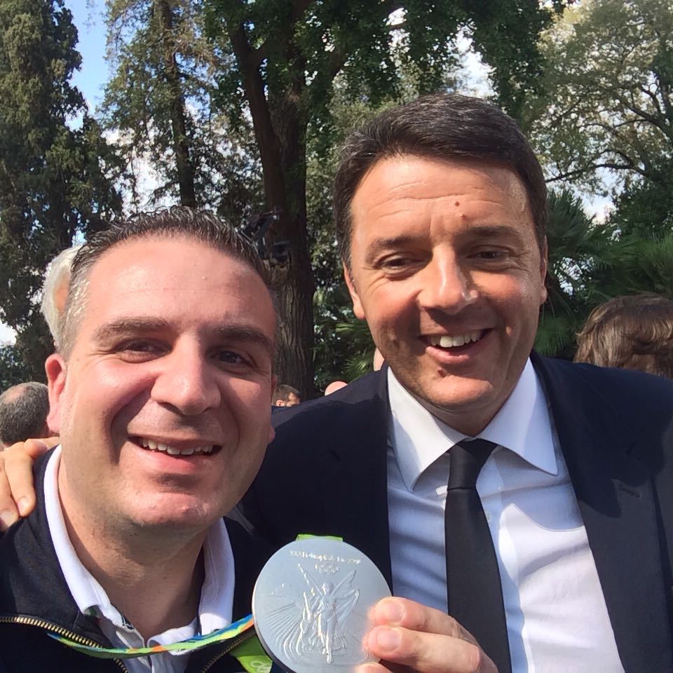 ComuneMontemurl's tweet photo. Il nostro campione #MarcoInnocenti ha incontrato anche il premier @matteorenzi stamani in #quirinale https://t.co/dL5COeDGpp