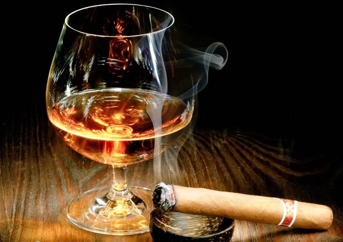 sonalisingh2007's tweet photo. Taste the world's most precious cognacs while savouring cigars at The Oberoi Gurgaon @OberoiGroup #OberoiDirect https://t.co/mhlOSyQUX0