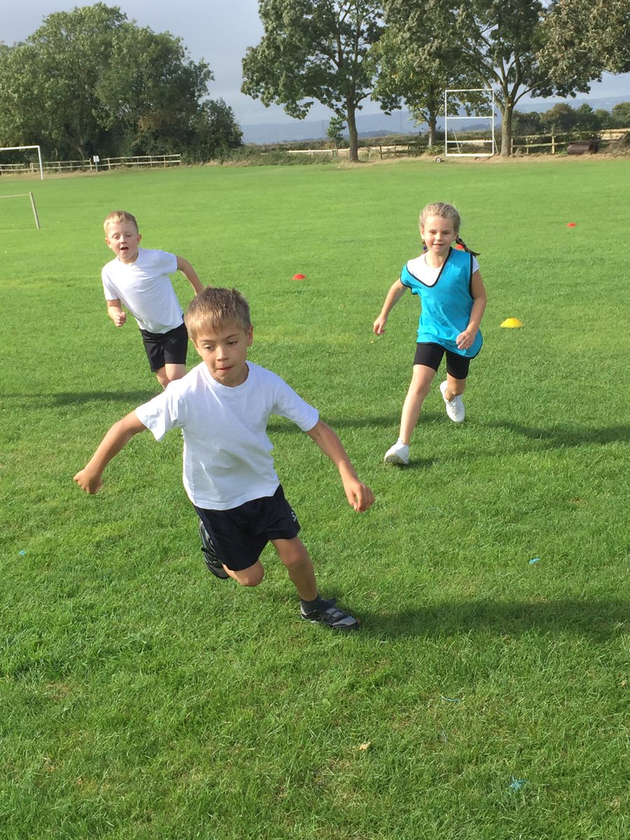 Class 3 learning new rugby skills with <a href="/AtlasSportsUK/">Atlas Sports</a> #rugby #skills #sport