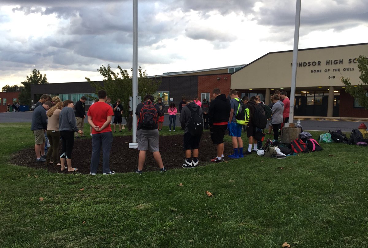 WindsorFCA's tweet photo. God is great! Had a wonderful morning at see you at the pole! #SeeYouAtThePole #praywithjoyfm https://t.co/UDrvElXd3Z